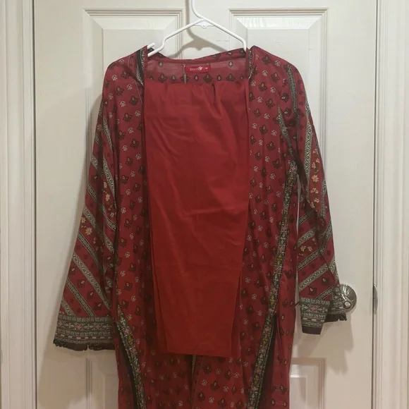 Red Patterned Long Sleeve Tunic - Picture 2 of 4